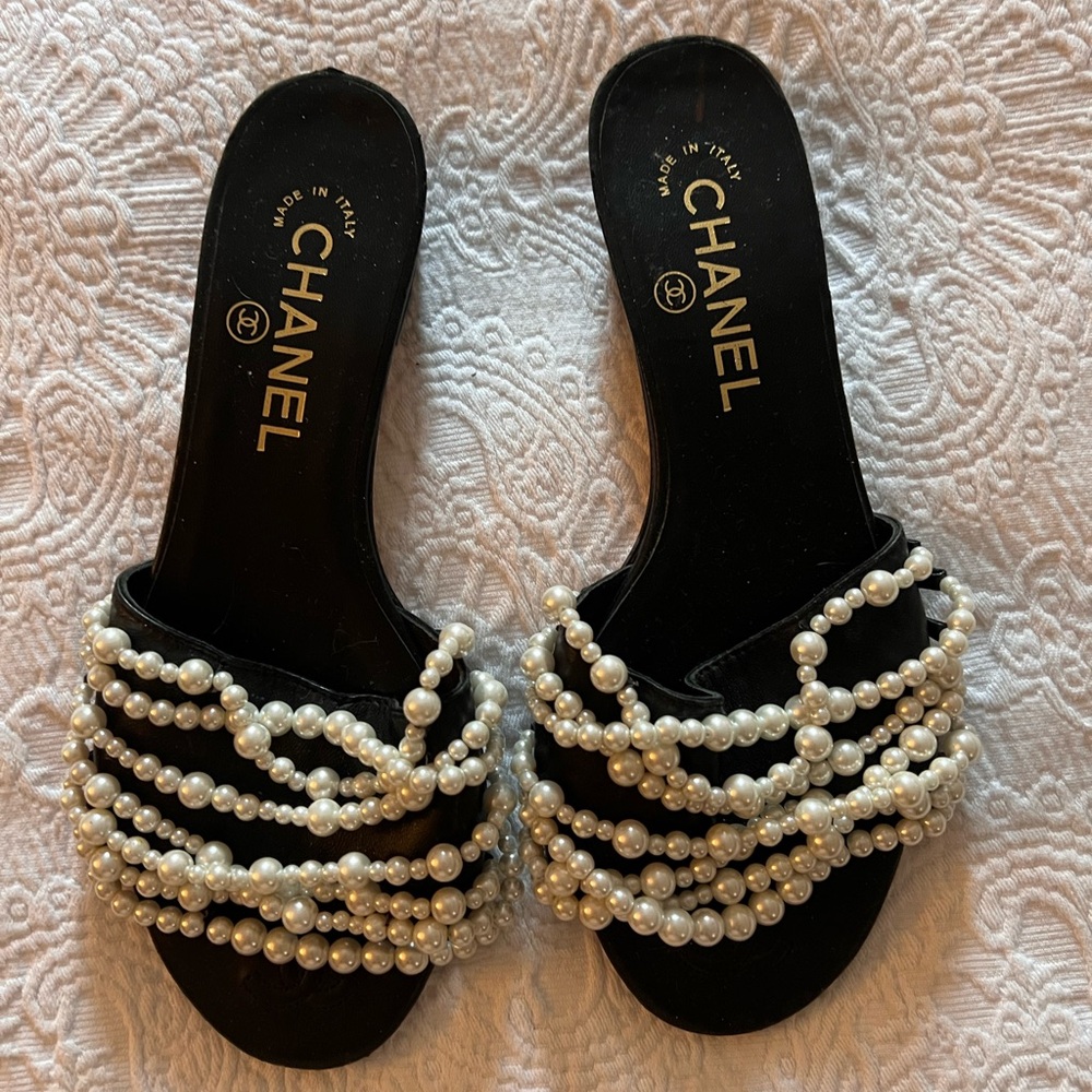 CHANEL Black and White Pearl Embellished Sandals
